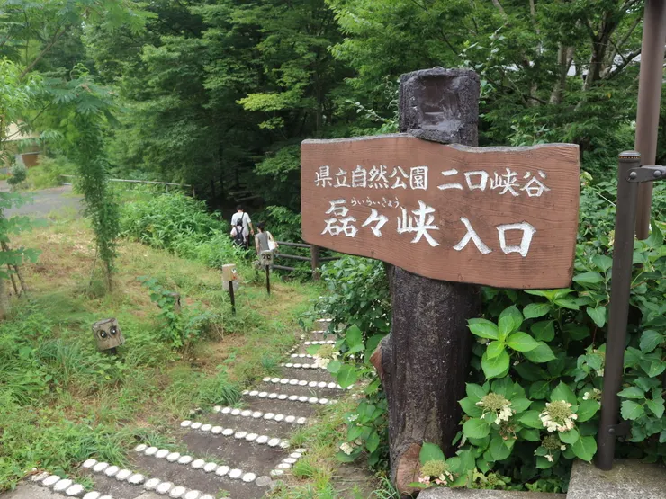 除了我們,也非常多日本人攜家帶眷來這裡散步