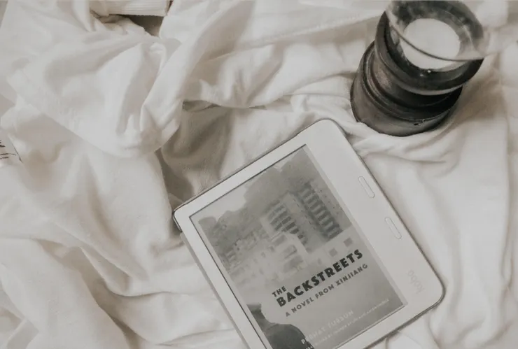 The Backstreets by Perhat Tursun書影/蝦那拍攝