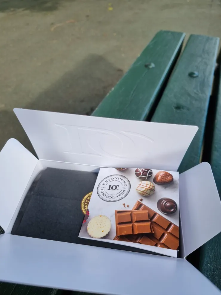 包裝高雅簡單,很適合送人