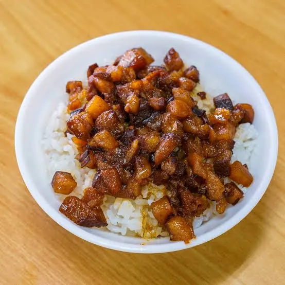 美味的肉燥飯（圖片截圖於網路）