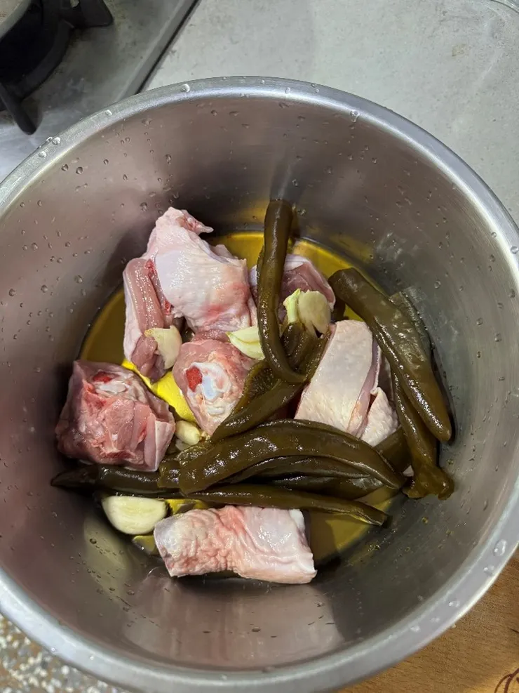 剝皮辣椒推薦｜用誠泰醬油煮出超簡單剝皮辣椒雞湯做法，懶人料理食譜分享！