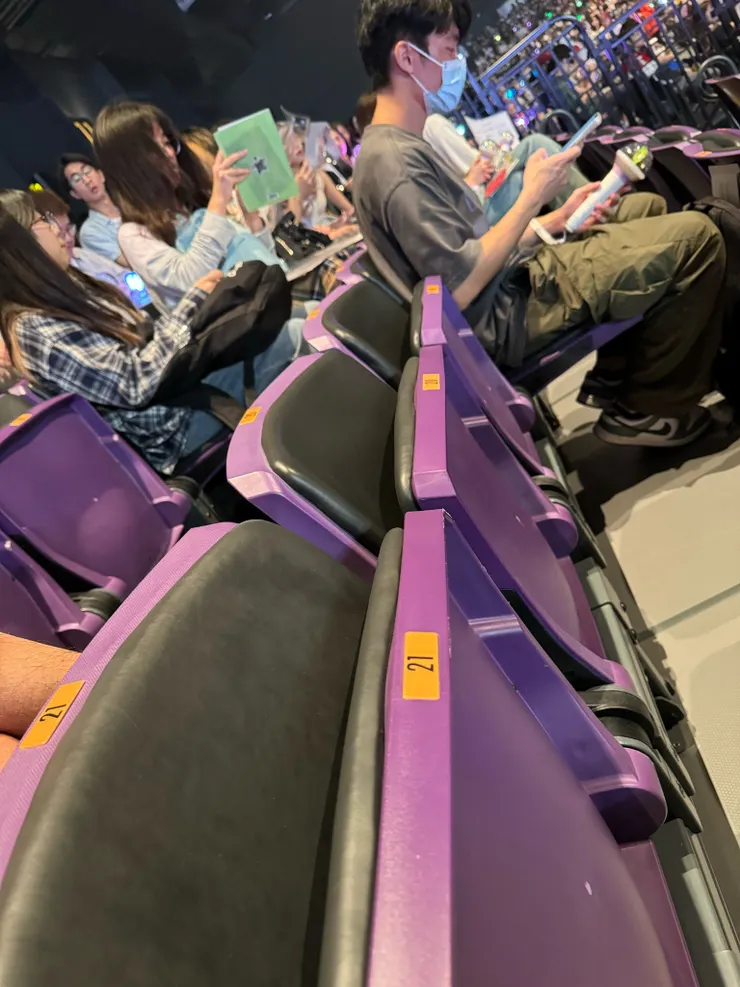 這是我隔壁的空位，17:56 都沒有人