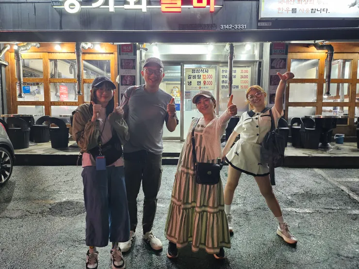 一場莫名奇妙的大雨，趕我們進這家店