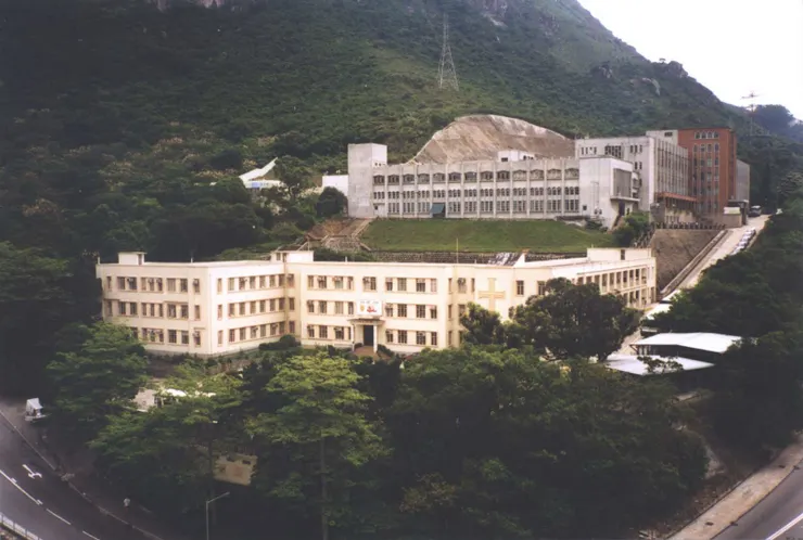 60年代依山而建的德望學校