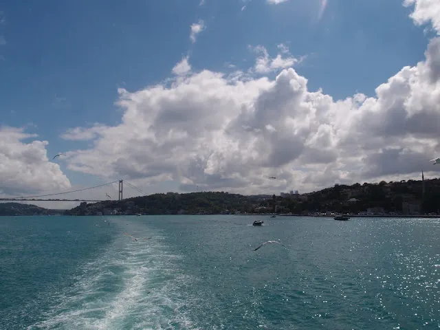 坐船穿越博斯普魯斯海峽