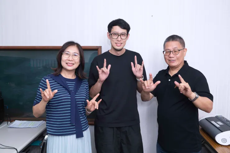 （圖說：人生不是光靠隨機「剪刀、石頭、布」就能做正確的決定，而是要以愛為出發點。）