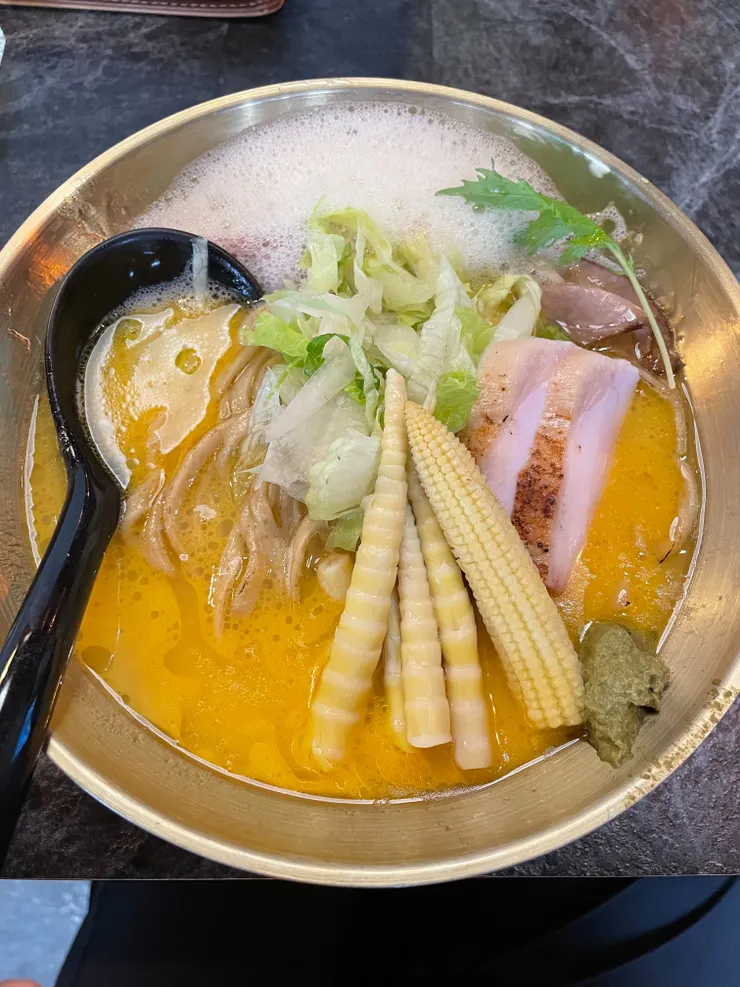 與同事共進午餐-須排隊的好吃拉麵!