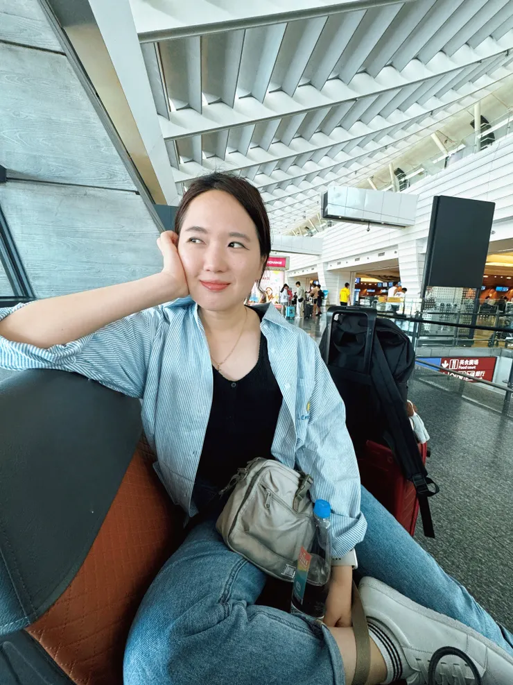 興奮的在機場等待中（那時還沒收到延誤簡訊）