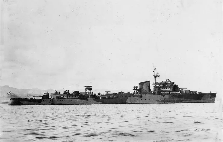 擁有海軍偽裝色的特羅姆普號於1943年至1944年間在澳洲境外活動。