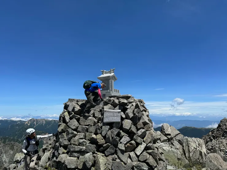 剛剛賴著不走的人跟可能很有說服力的人
