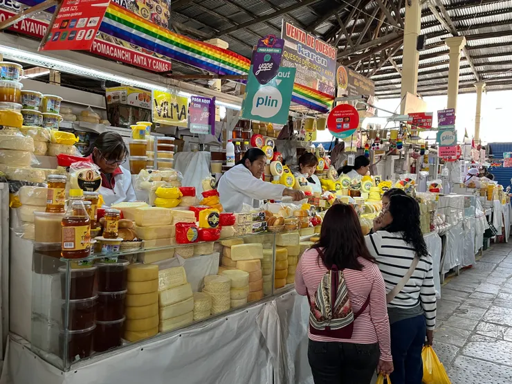 整排都是起士攤位。