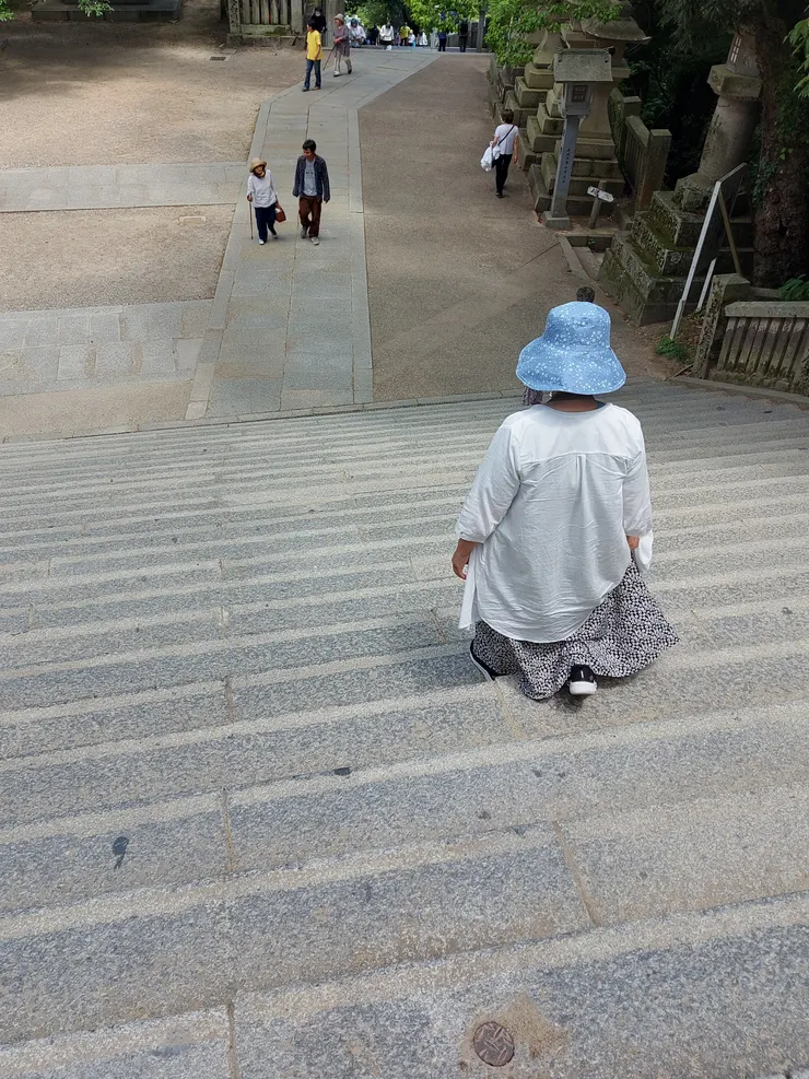 陡長階梯之間常有平緩路段