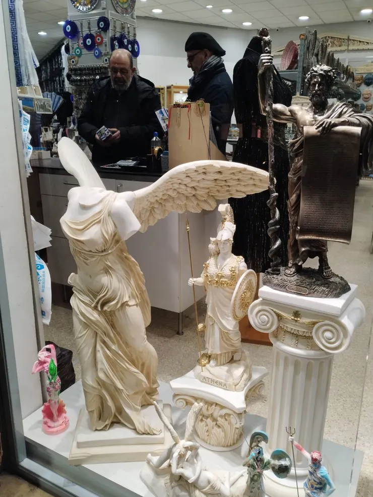 羅浮宮的勝利女神也來啦！