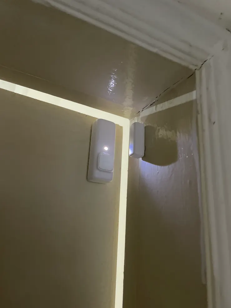 在開關門時會亮燈