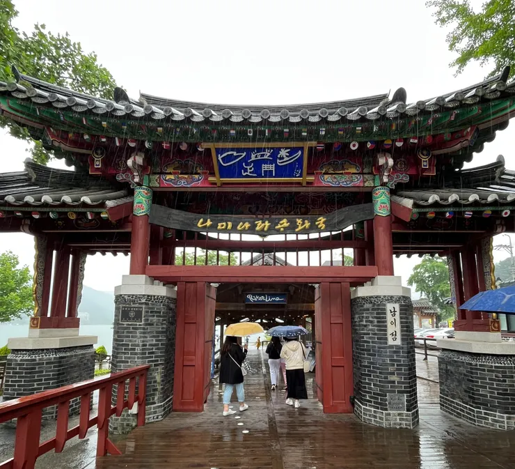 注意看匾額