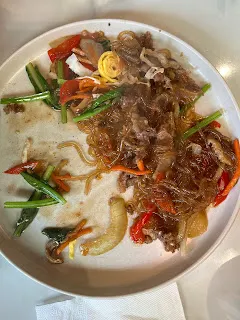 所謂拉回就是買點這句話，適用的時機會在於牛市持續上漲的時候。此時只要抱持著反正下跌時就買入，過幾天就會漲回來破前高並獲利。尤其是在買飆股時，短線投資人都知道有可能會成為最後一隻白老鼠，但還是忍不住每日進場去多獲得一些價差也好。