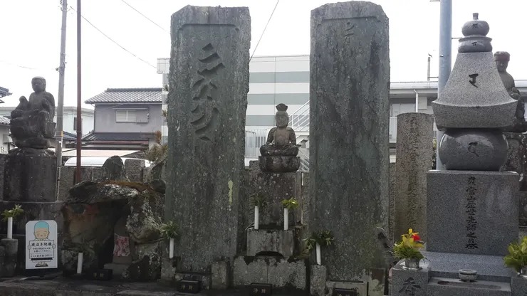 讓小孩不哭的地藏在左下角