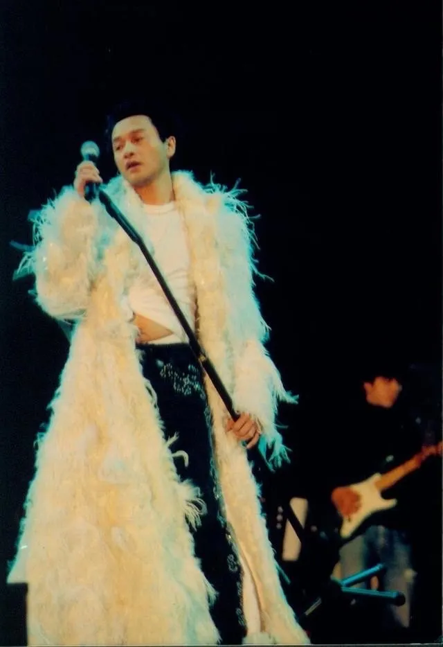 《張國榮跨越 97 演唱會》影像