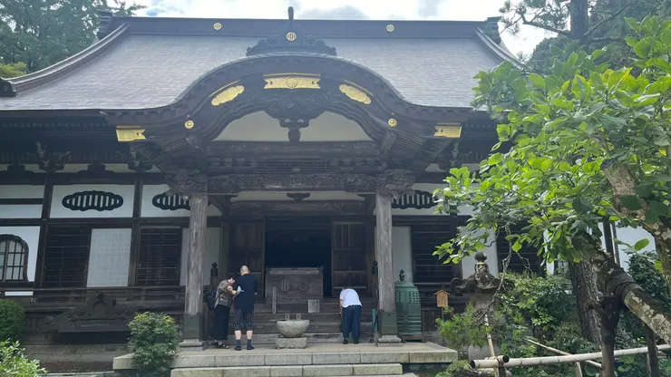 抱持虔誠的心參拜。