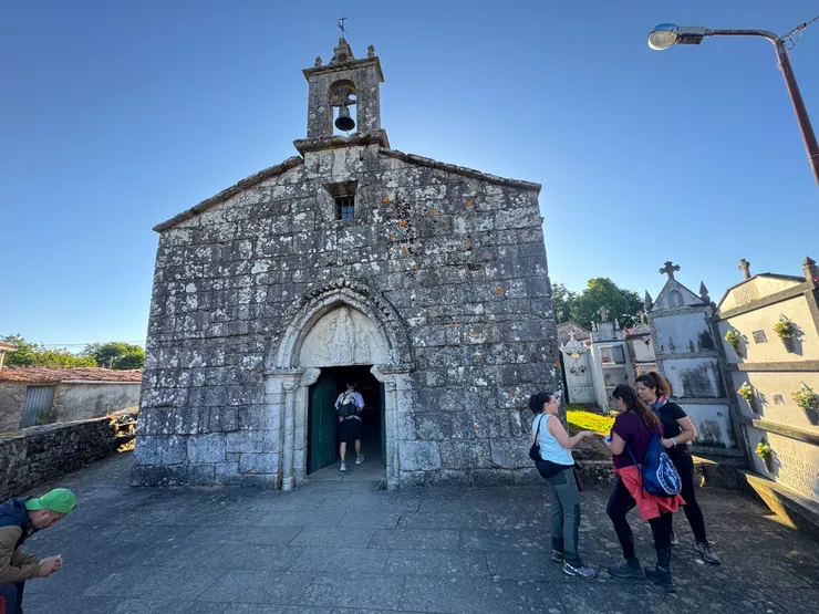 又是教堂和墓園的結合