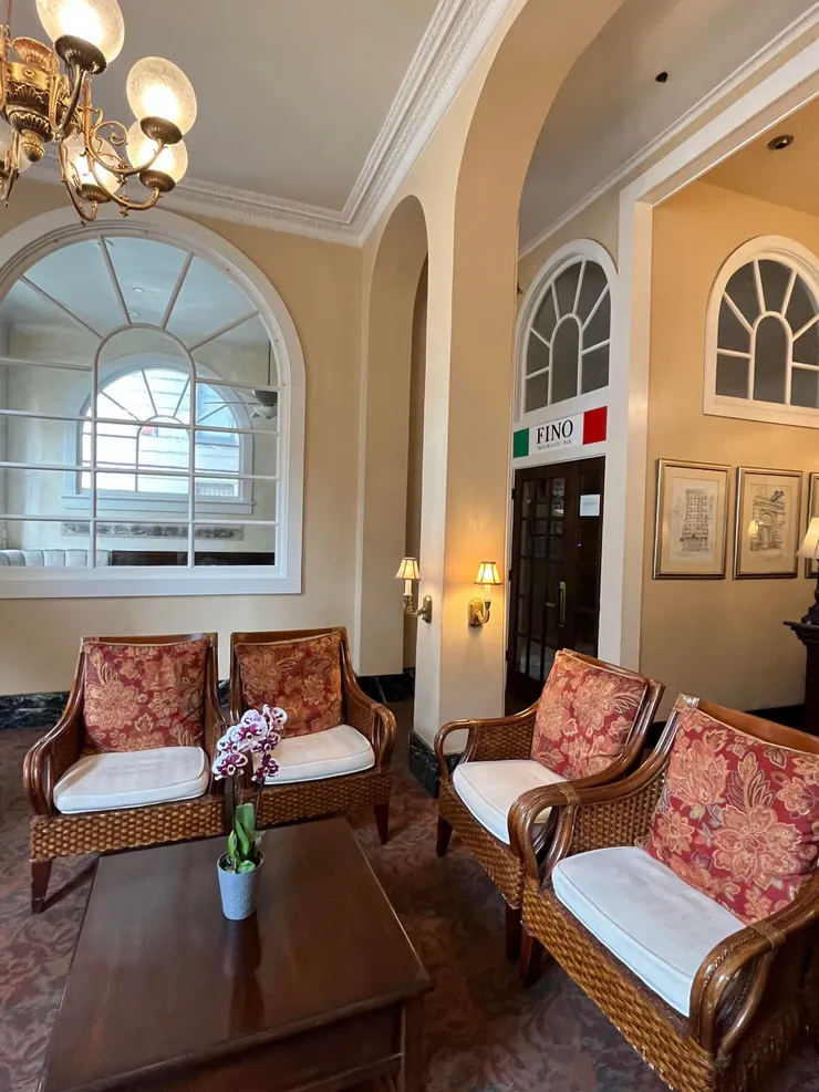 餐廳位於安德魯飯店的一樓