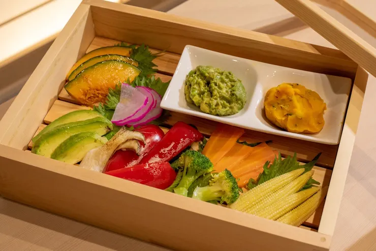 使用多種烹調方法精心製作的鮮美壽司食材