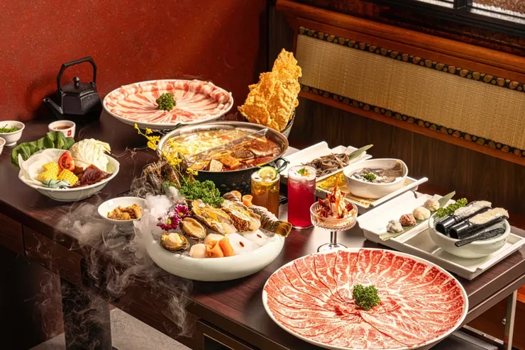 海鮮匯聚的龍蝦海饌盛宴搶攻輕奢市場。飲料為清爽系果茶。圖/鼎王提供