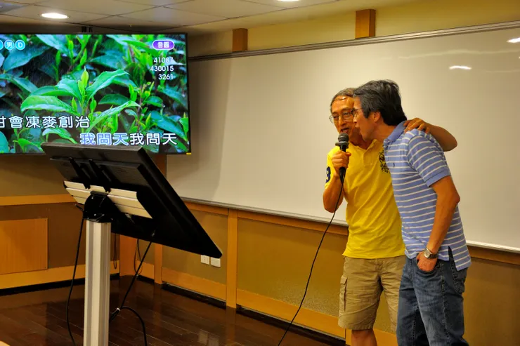 【哥倆好,唱首歌。】