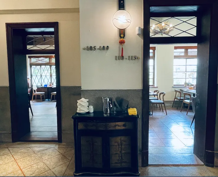 餐廳分為兩層樓,一樓是給六位以下的訪客使用。