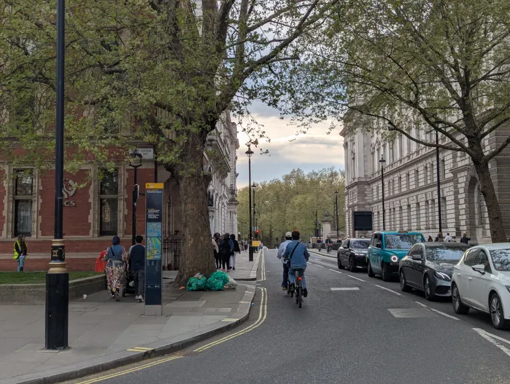 城市的流動，眼睛看最美，帶不走。