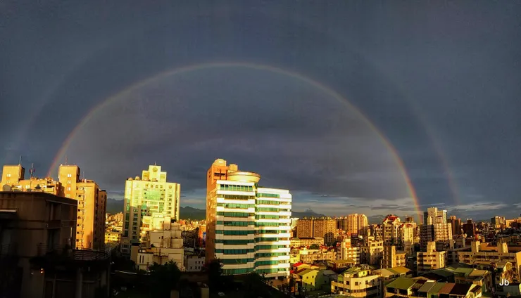 品味一輪春秋感謝冥冥安排巧！2022/7/5傍晚彩虹。