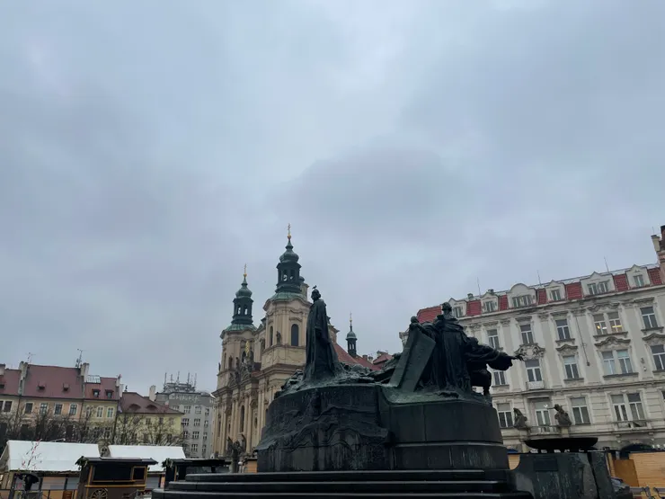 胡斯廣場中的雕像