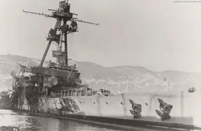1942年12月，法國土倫海軍基地，損毀的法國重型巡洋艦杜布雷號
