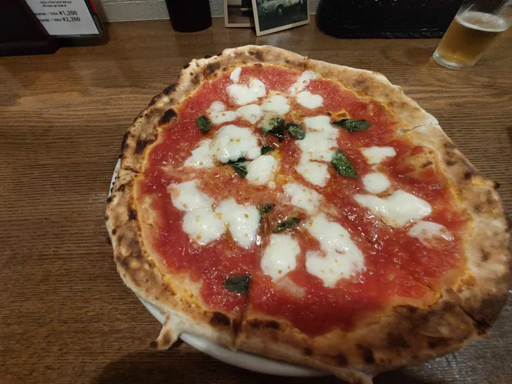 傳說中的第四名披薩，吃的時候真的要小心拿~