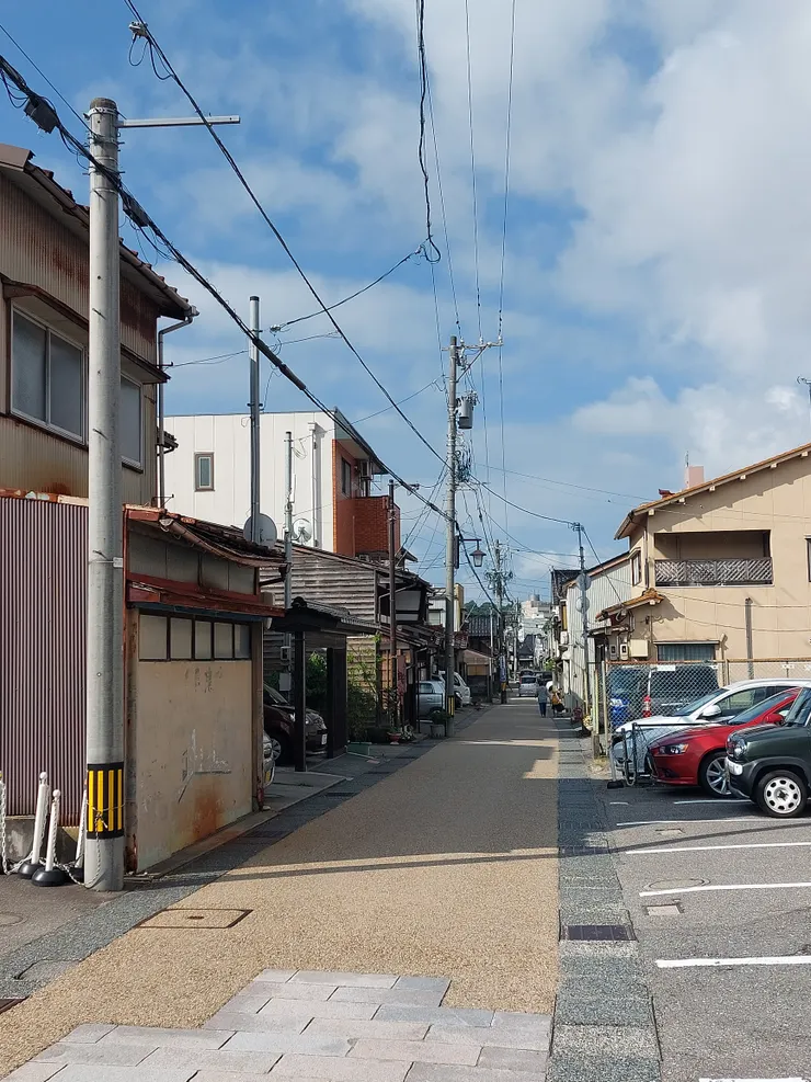 白天的街道景色