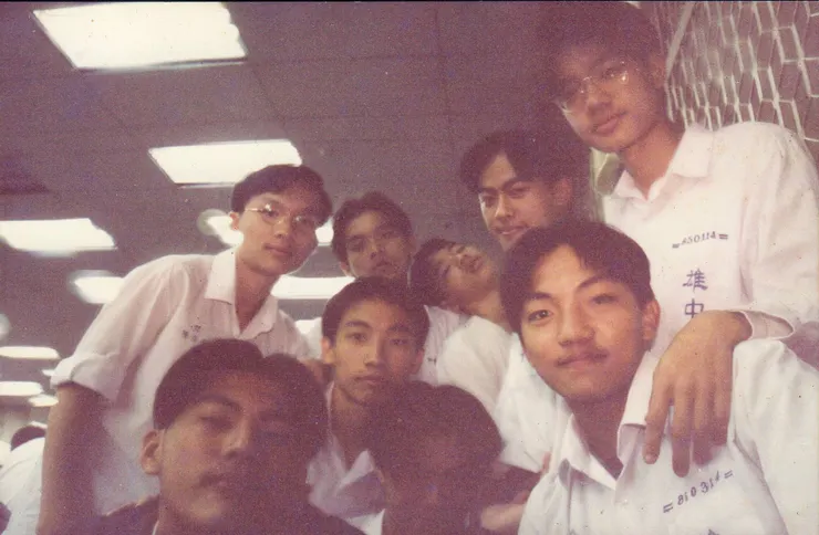 我在右上，青春啊 (好笑笑聲同學在右下)