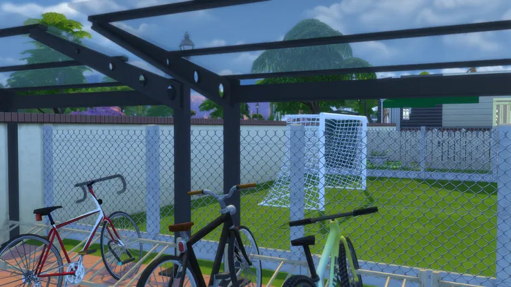 單車場的雨棚看起來較高級和堅實。