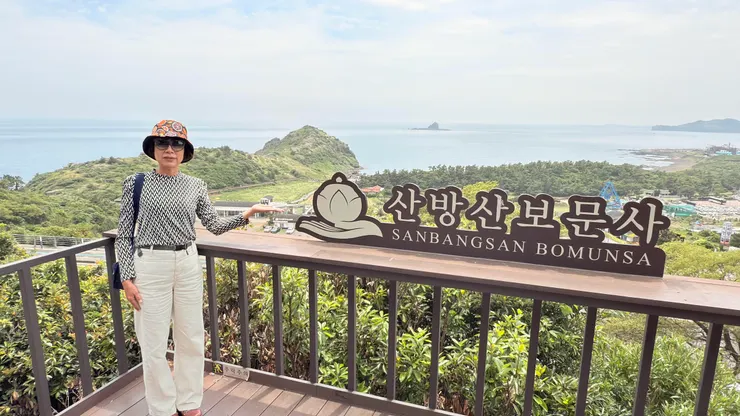 右邊可見山房山樂園，左邊海岸是龍頭步道。