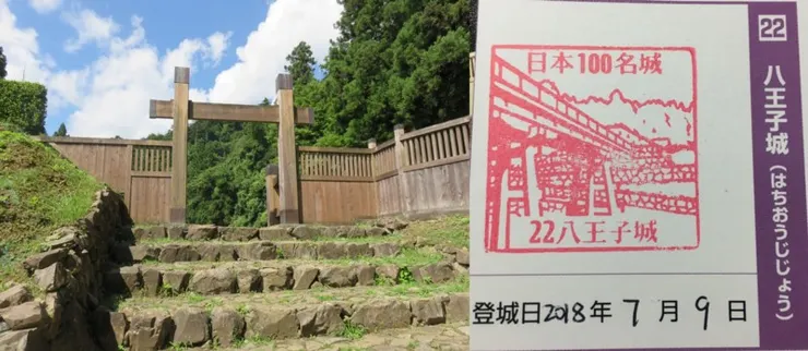 22. 八王子城（北條氏在戰國時所築之城，非常難攻的山城，最後也不是被攻破，而是主城陷落後守軍集體自殺，圖中的山門也是例景，但如果你時間多，可以繼續行上去的，還有御主殿等等可以看。交通方面，先在高尾站轉巴士，「靈園前。八王子城跡口」下車，再行20分鐘左右。建議回程順路去瀧山城，轉車會方便一點。）