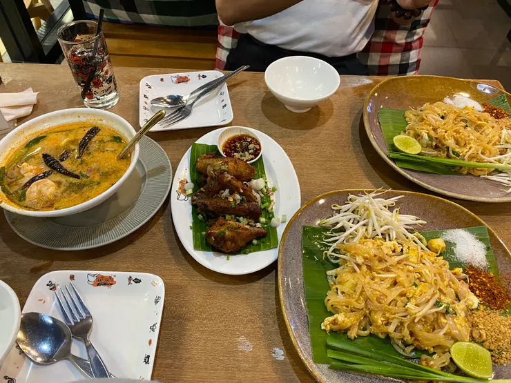 終於讓同事一償宿願,吃到泰式炒河粉。