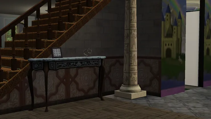 我很喜歡sideboard這東西，小小的又可做桌面、又可以做展示地方、又可以儲物，也不佔位置。