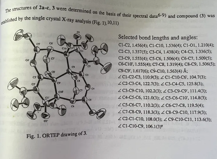（此圖摘於Lin et al., 1994, The Oxidation of Dimethyl 2-Hydroxy-5-isopropylazulene-1,3- dicarboxylate and Its 6-Isopropyl Isomer with Lead Dioxide - The First Formation of a Diethenodicyclopenta(ef:kl)heptalene Derivative. Chemistry Letters, No. 10, pp1801-1804 (1994)