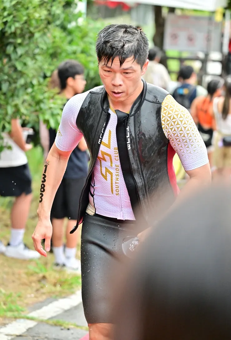 游泳上岸如此狼狽😆