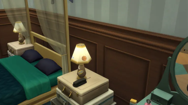 主人一定很喜歡去旅行，看這些傢俱便知道了。