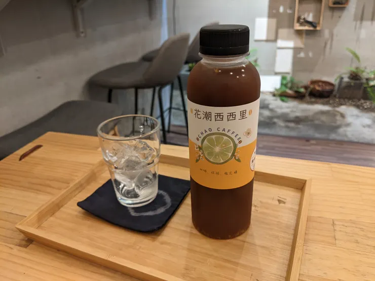 桂花!原來是加了桂花!瓶裝方便攜帶,內用會附上冰塊