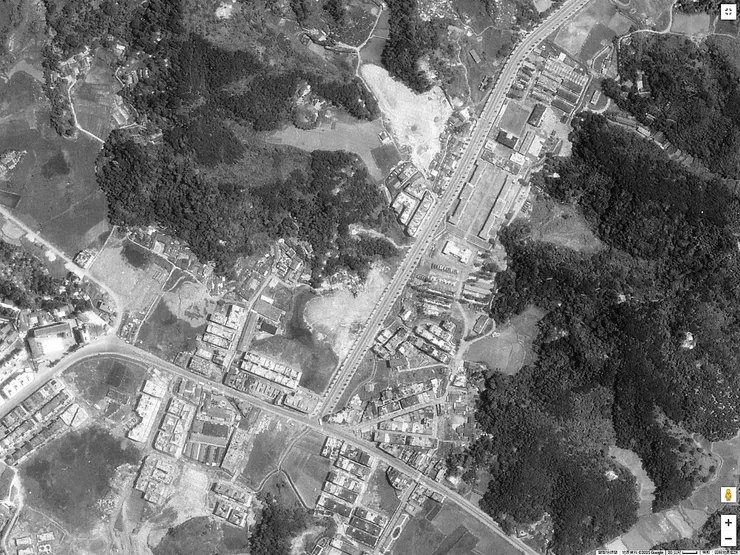 1974年空照圖，可見興隆路二段、興德路、辛亥路四段已開通，農田逐漸消失