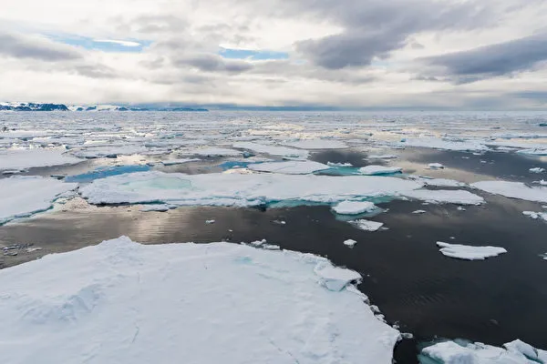 雲在高天冰在浮，究竟雲是跌下來的嗎？