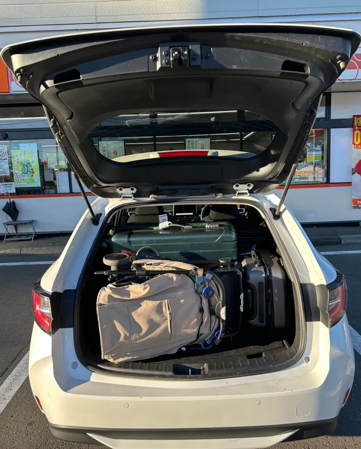 TOURING後車廂可以容納一個29吋行李箱、20吋登機箱和一個娃娃車