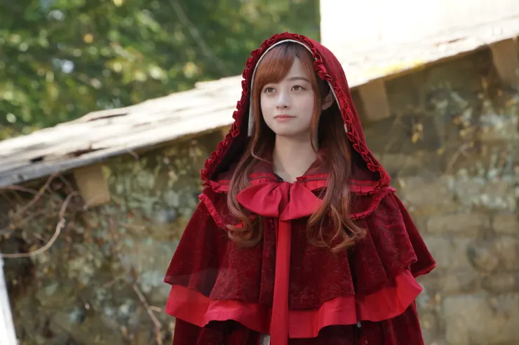 《從前從前謀殺案》根據日文同名小說《小紅帽，在旅途中遇見屍體》改編而成