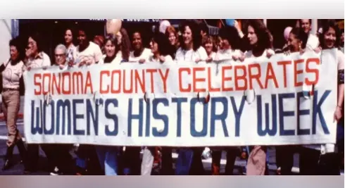 1978年,加州蘇諾瑪縣選中3月8日國際婦女節這一周,發起了「婦女歷史周」慶祝活動,收到熱烈回響。(取自加州州立大學推特)
